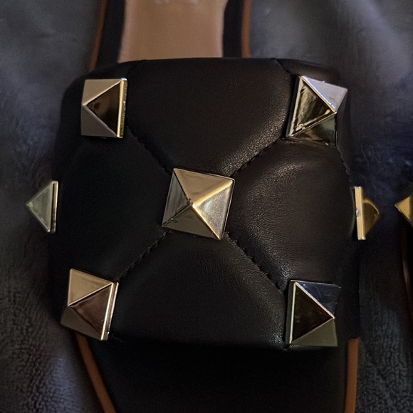 BRAND NEW Black & Gold Studded Steve Madden Sandals / Slides - Picture 12 of 12